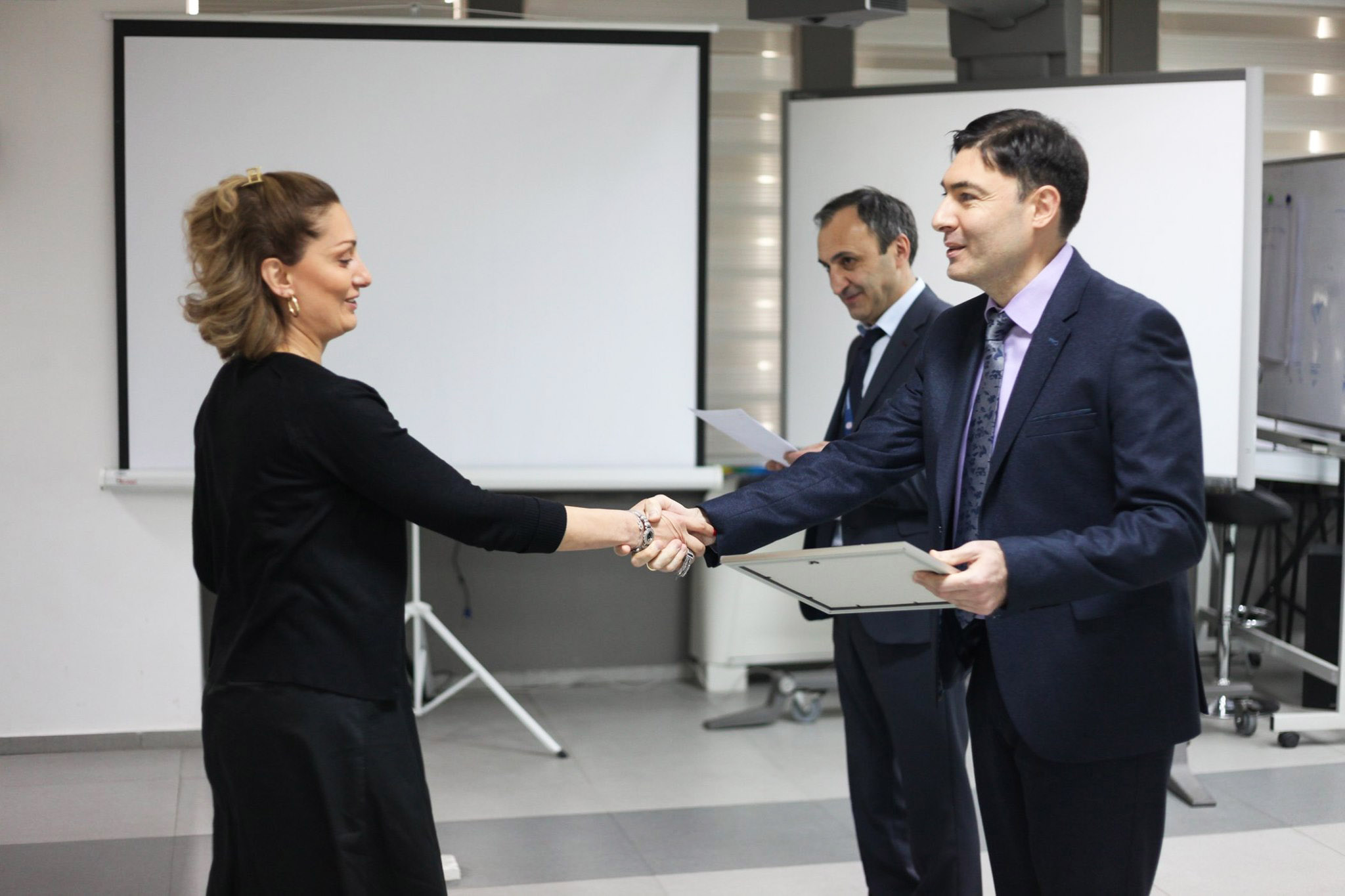 საჯარო მოხელეებს პროფესიული განვითარების პროგრამის სერტიფიკატები გადაეცათ