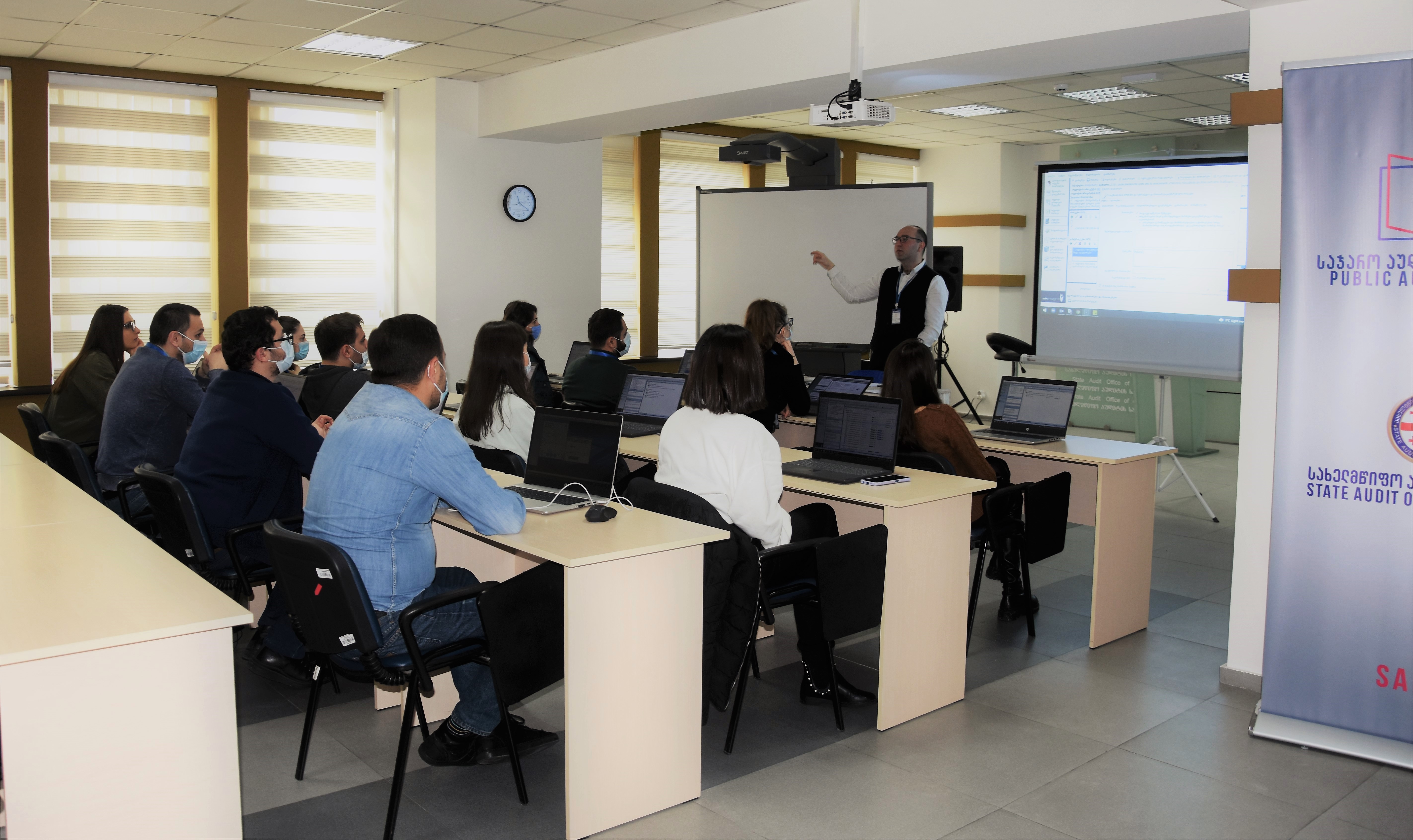 აუდიტორები ელექტრონულ სისტემაში (AMS) აუდიტის მართვის პროცესს გაეცნენ