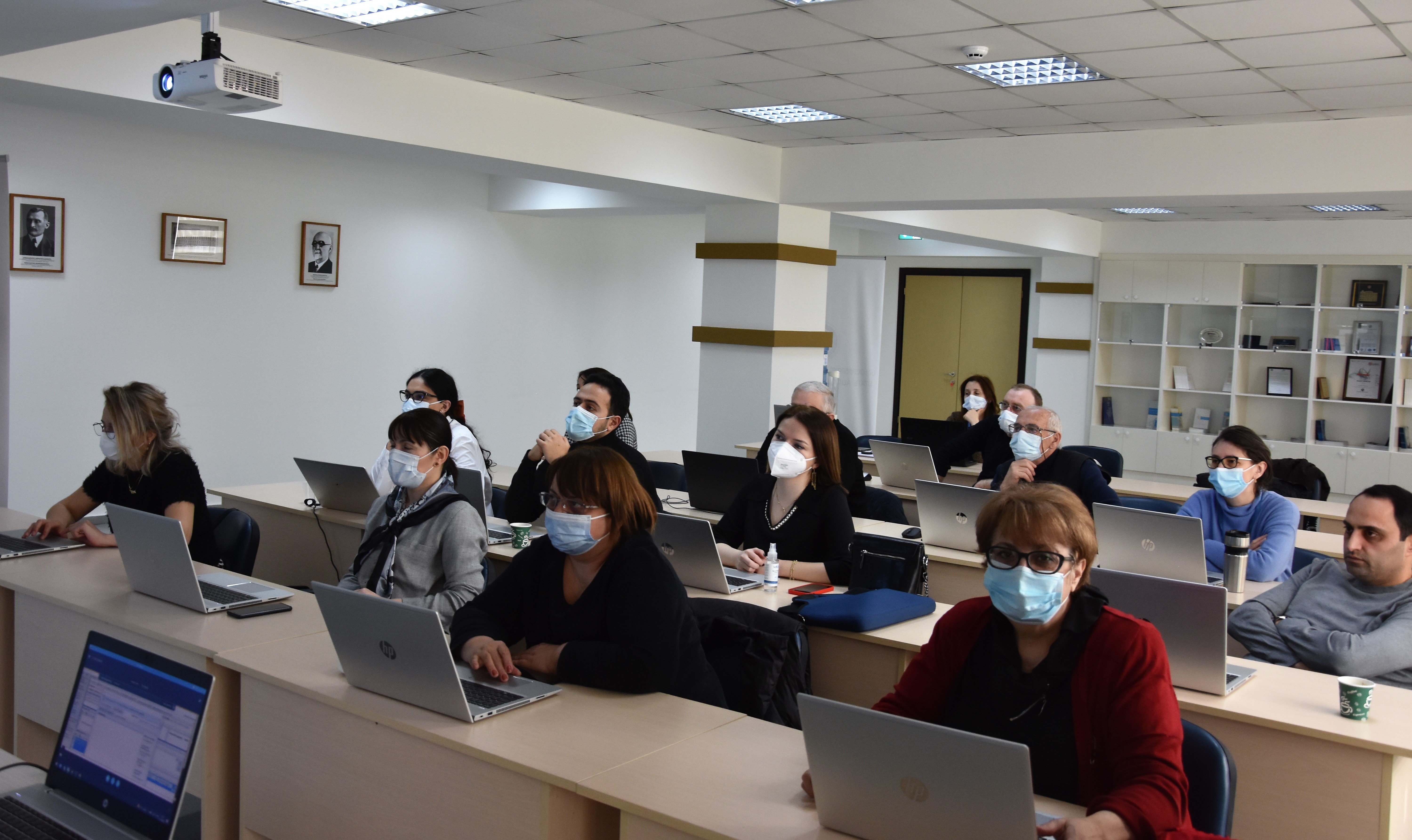 აუდიტორები ელექტრონულ სისტემაში (AMS) აუდიტის მართვის პროცესს გაეცნენ